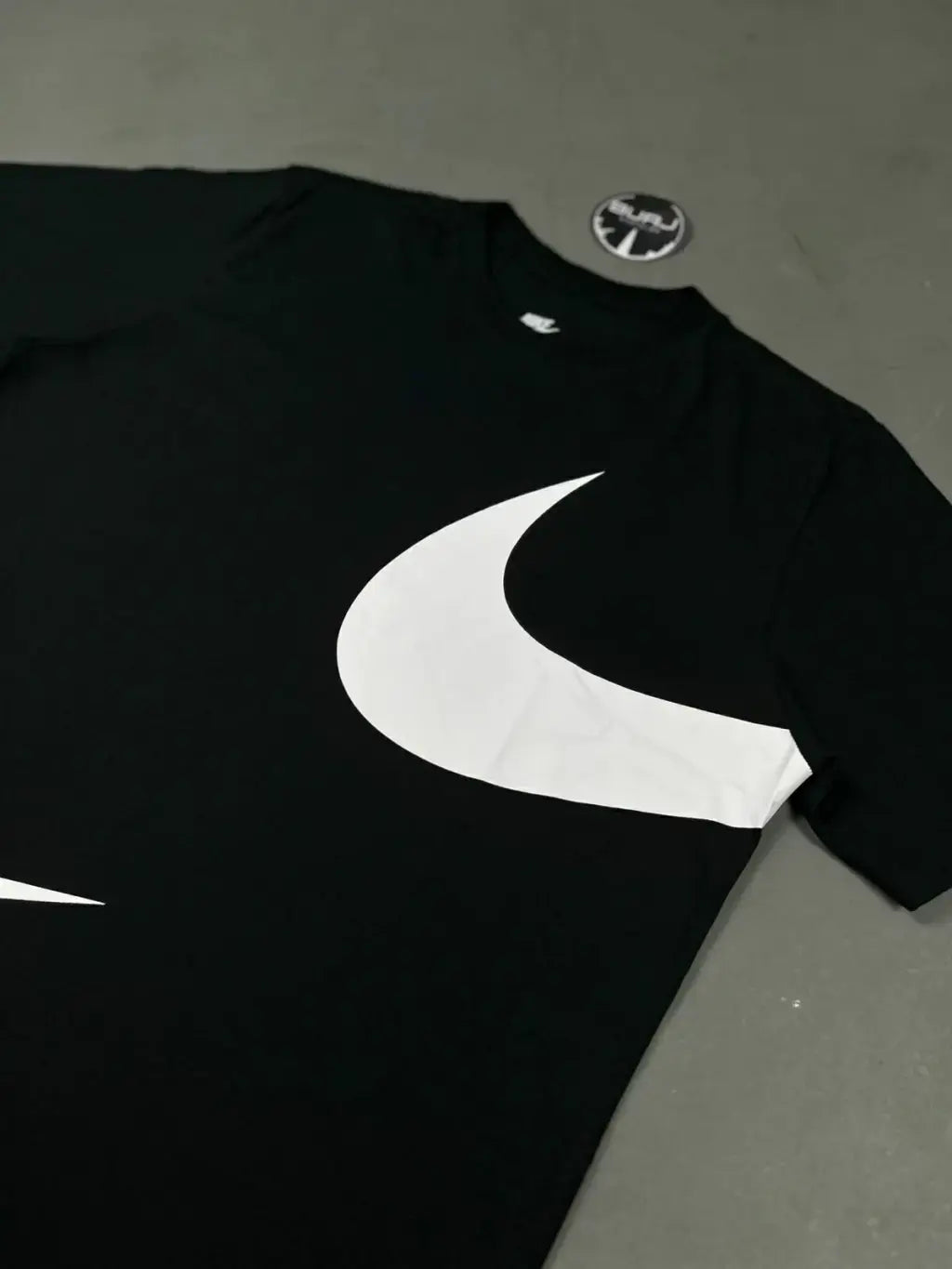 CAMISETA NIKE BIG SWOOSHᵀᴹ