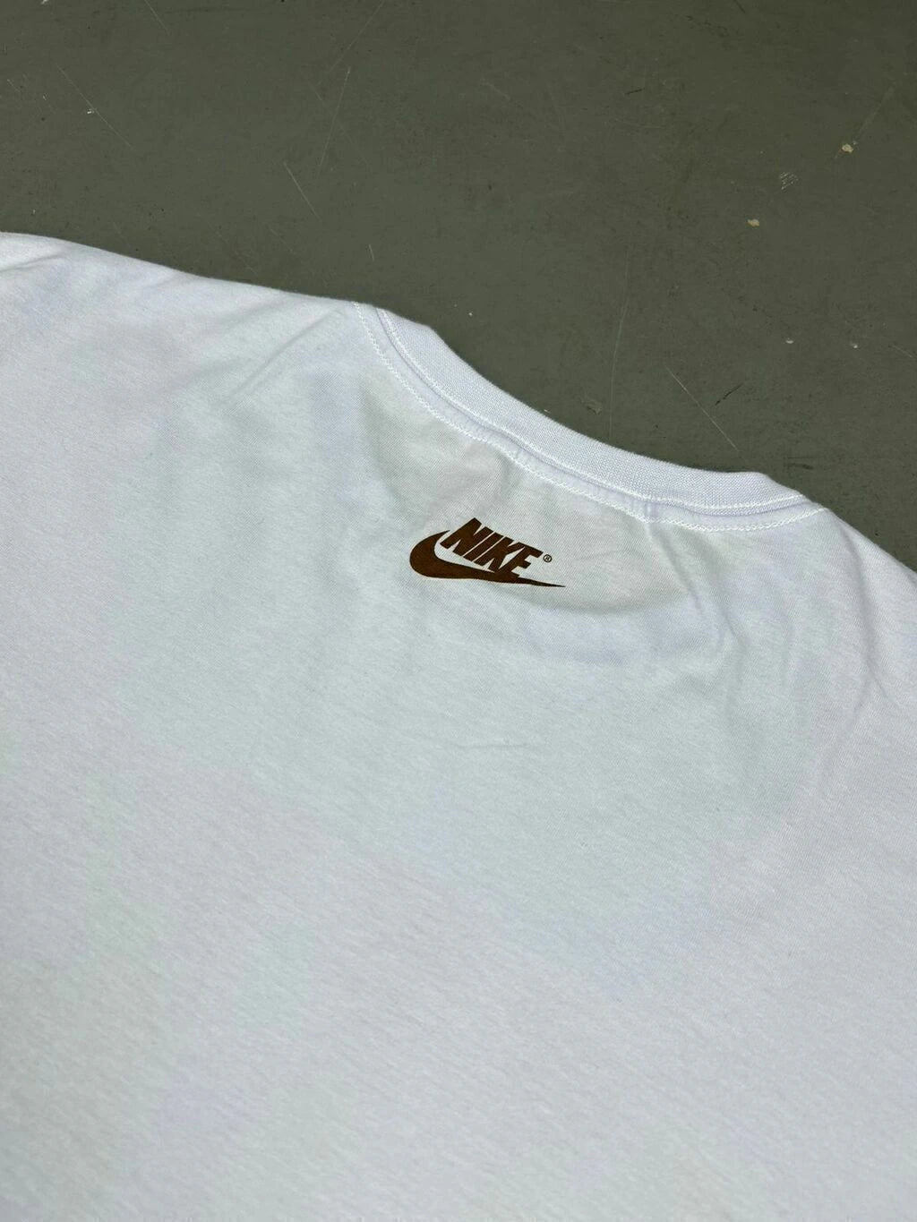 CAMISETA NIKE ATHLETICS LETTER