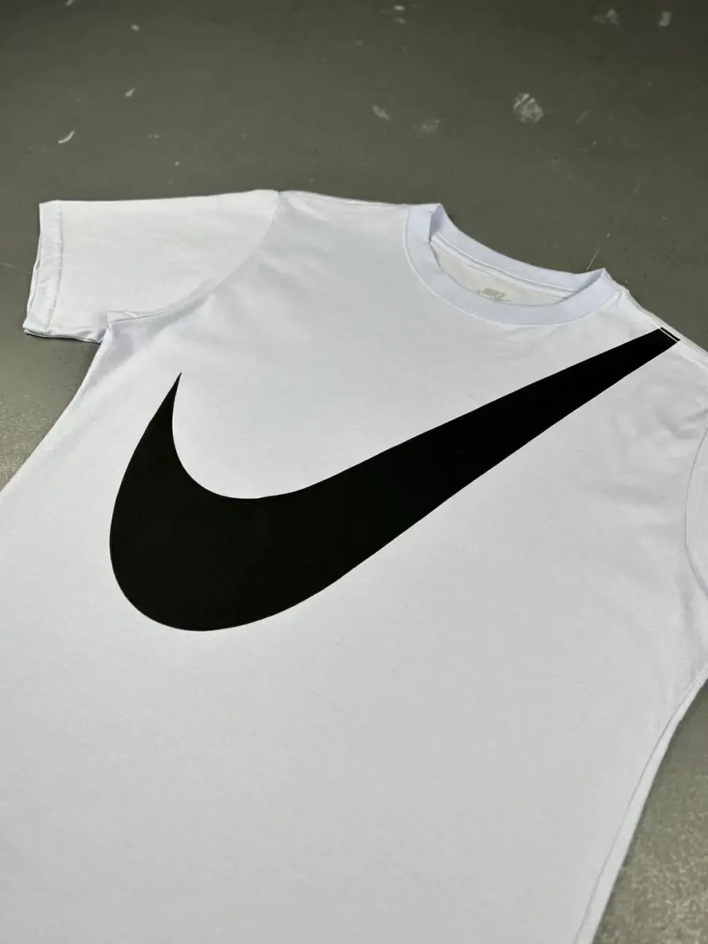 CAMISETA NIKE BIG LOGO