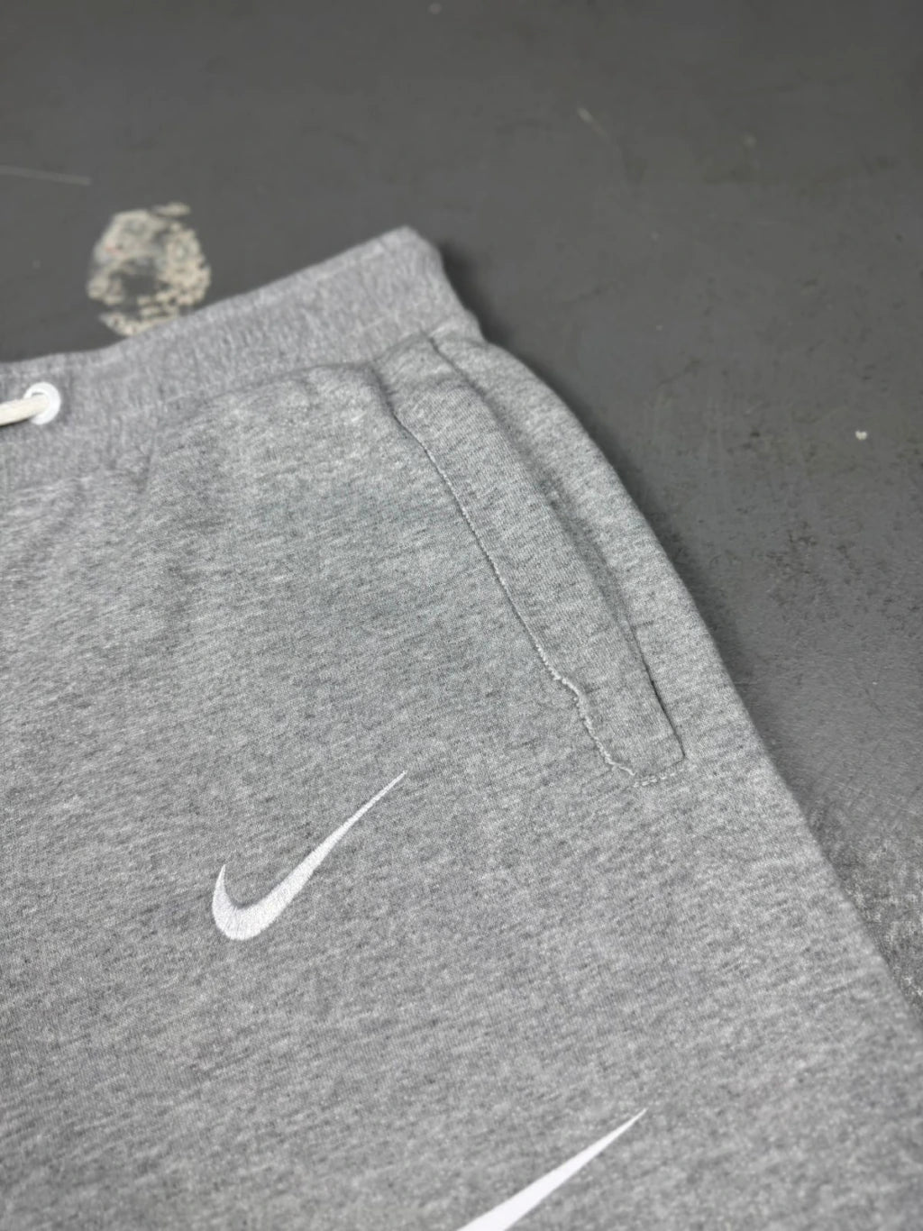 BERMUDA MOLETOM NIKE BIG LOGO