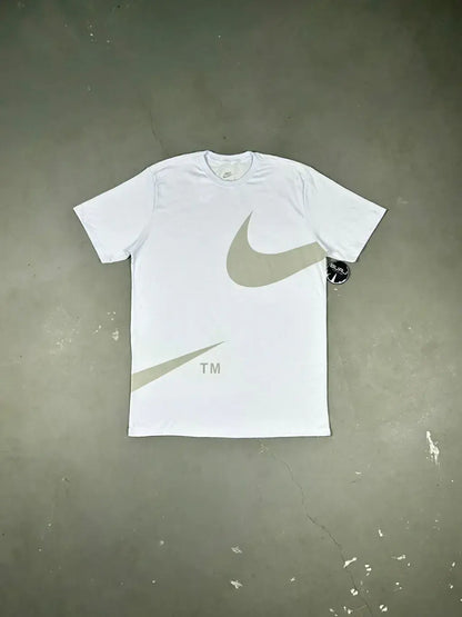 CAMISETA NK BIG SWOOSHᵀᴹ