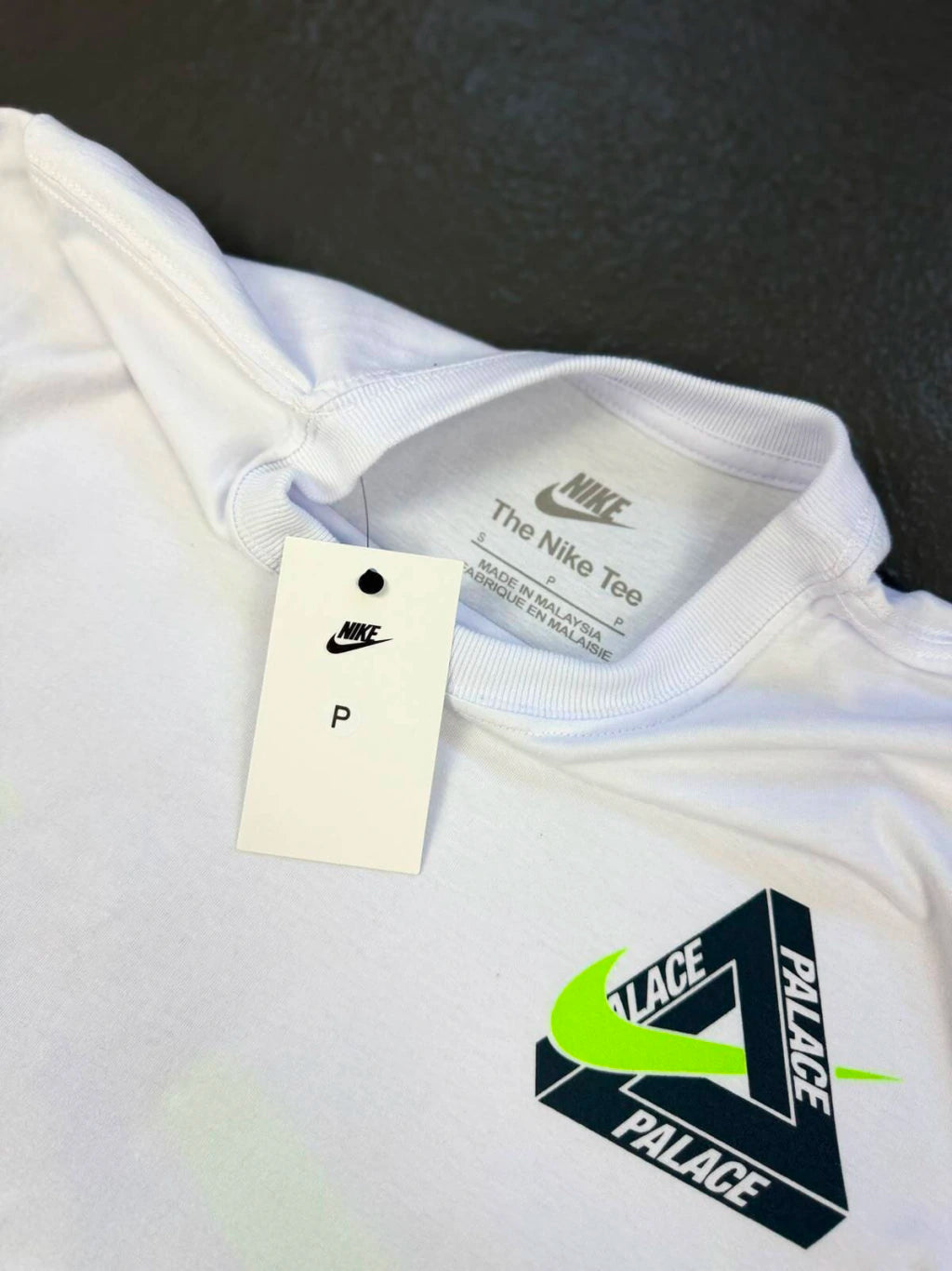 CAMISETA PALACE X NK “TRI SWOOSH”