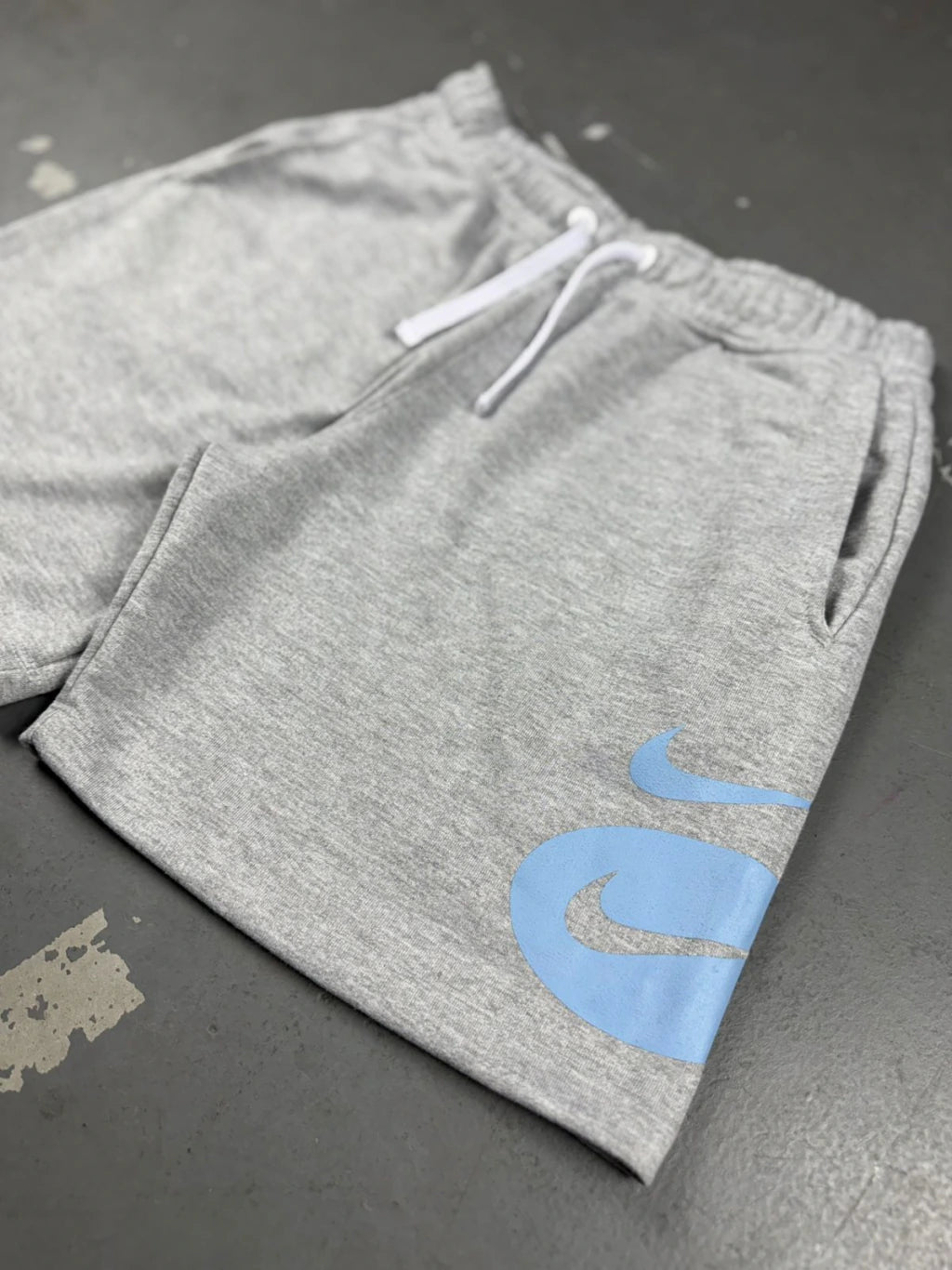 BERMUDA MOLETOM NIKE SWOOSH LEAGUE