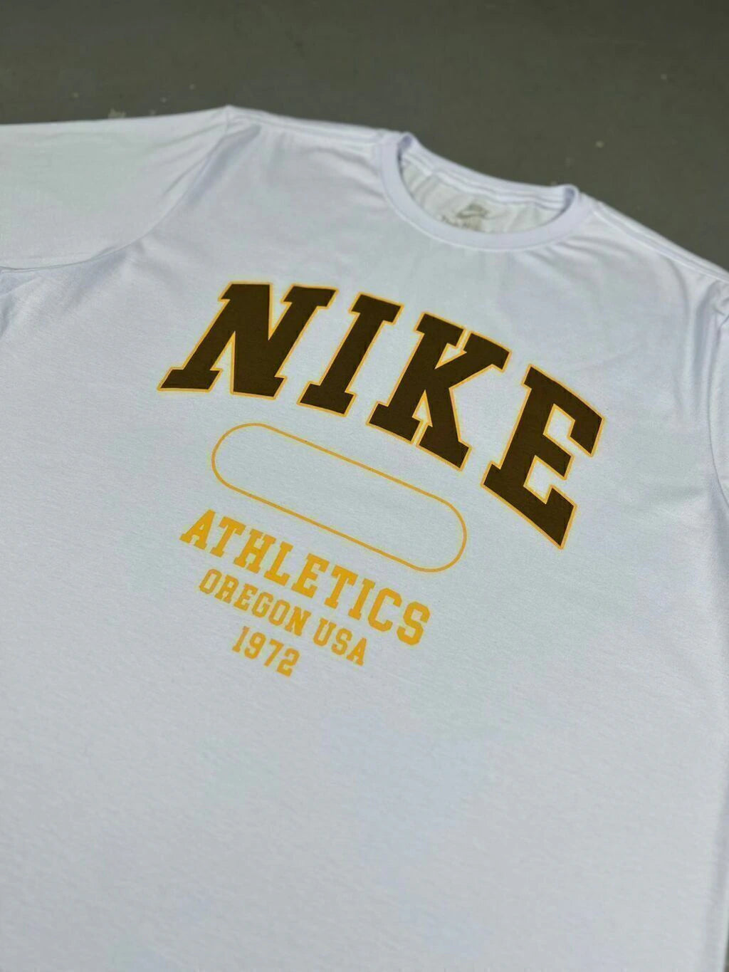 CAMISETA NIKE ATHLETICS LETTER
