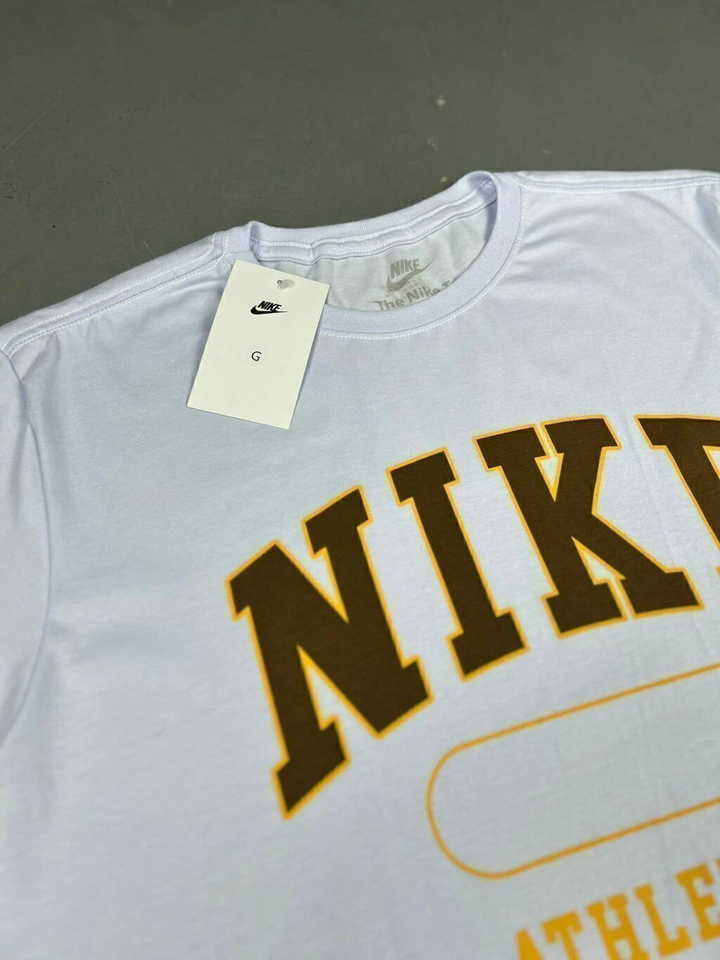 CAMISETA NIKE ATHLETICS LETTER
