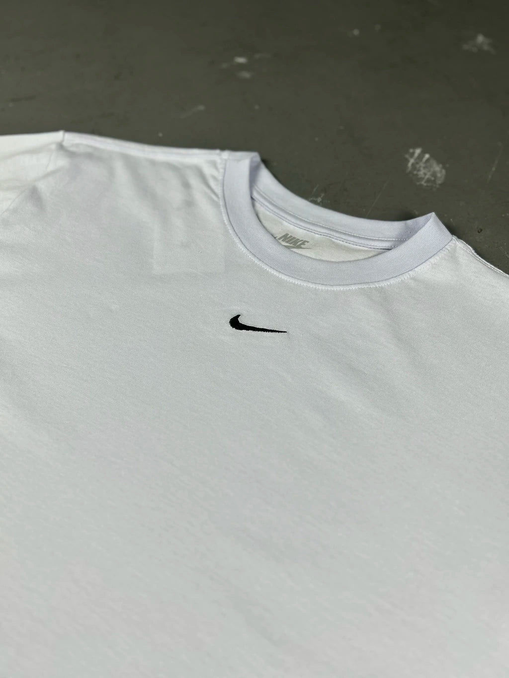 CAMISETA NIKE ESSENTIALS