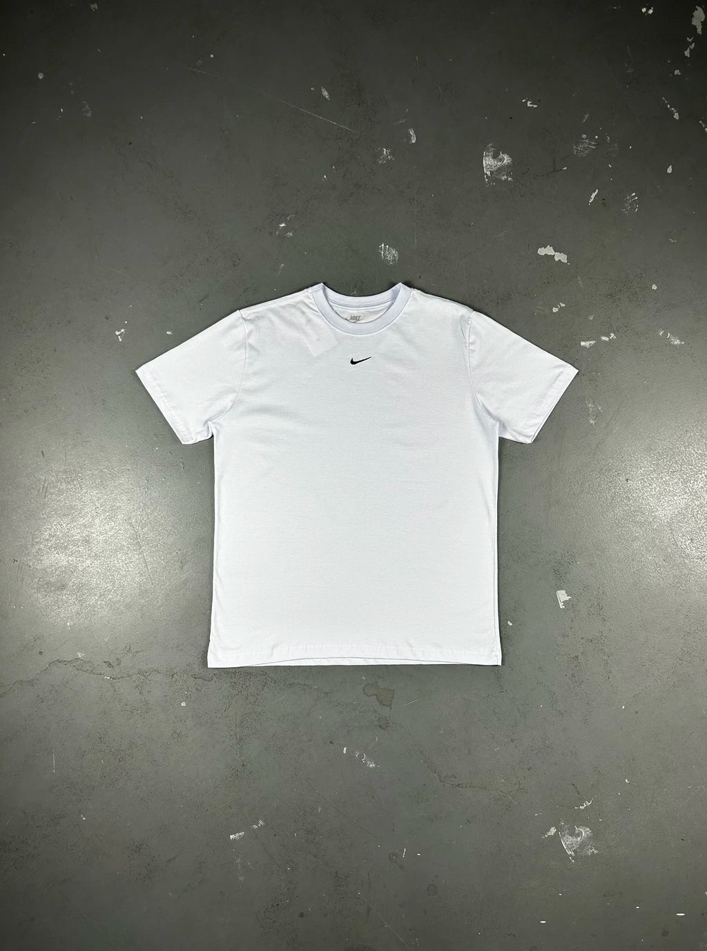 CAMISETA NIKE ESSENTIALS