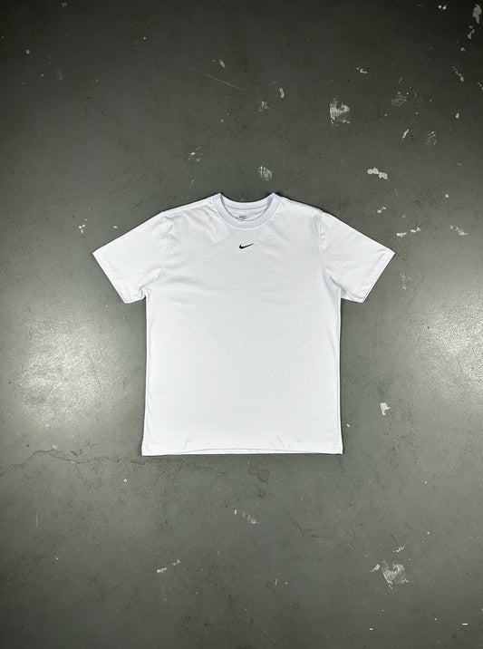 CAMISETA NIKE ESSENTIALS