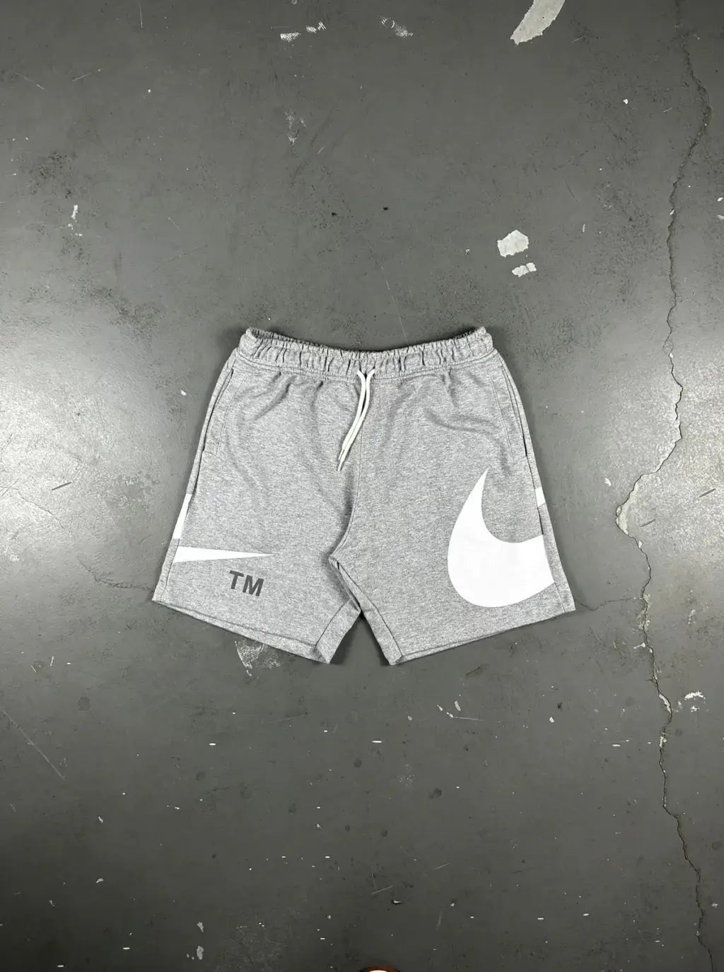 BERMUDA MOLETOM NIKE BIG SWOOSHᵀᴹ