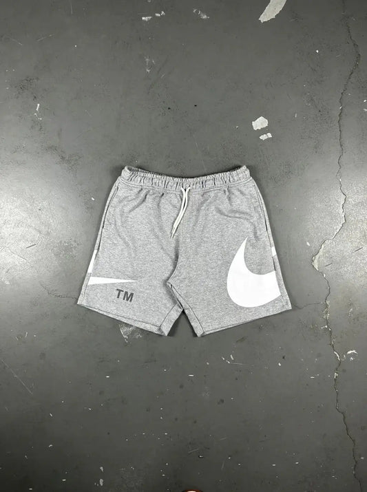 BERMUDA MOLETOM NIKE BIG SWOOSHᵀᴹ