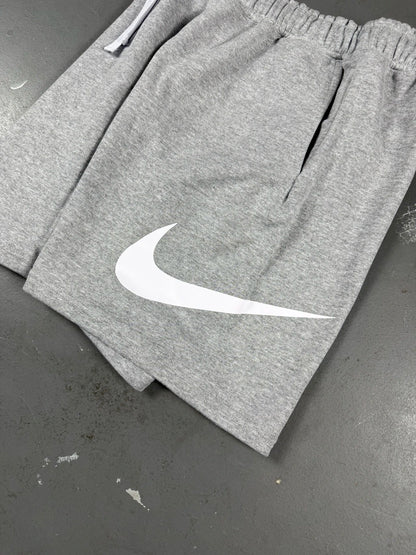 BERMUDA MOLETOM NIKE BIG SWOOSH