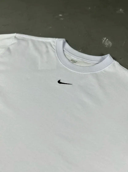 CAMISETA NIKE ESSENTIALS