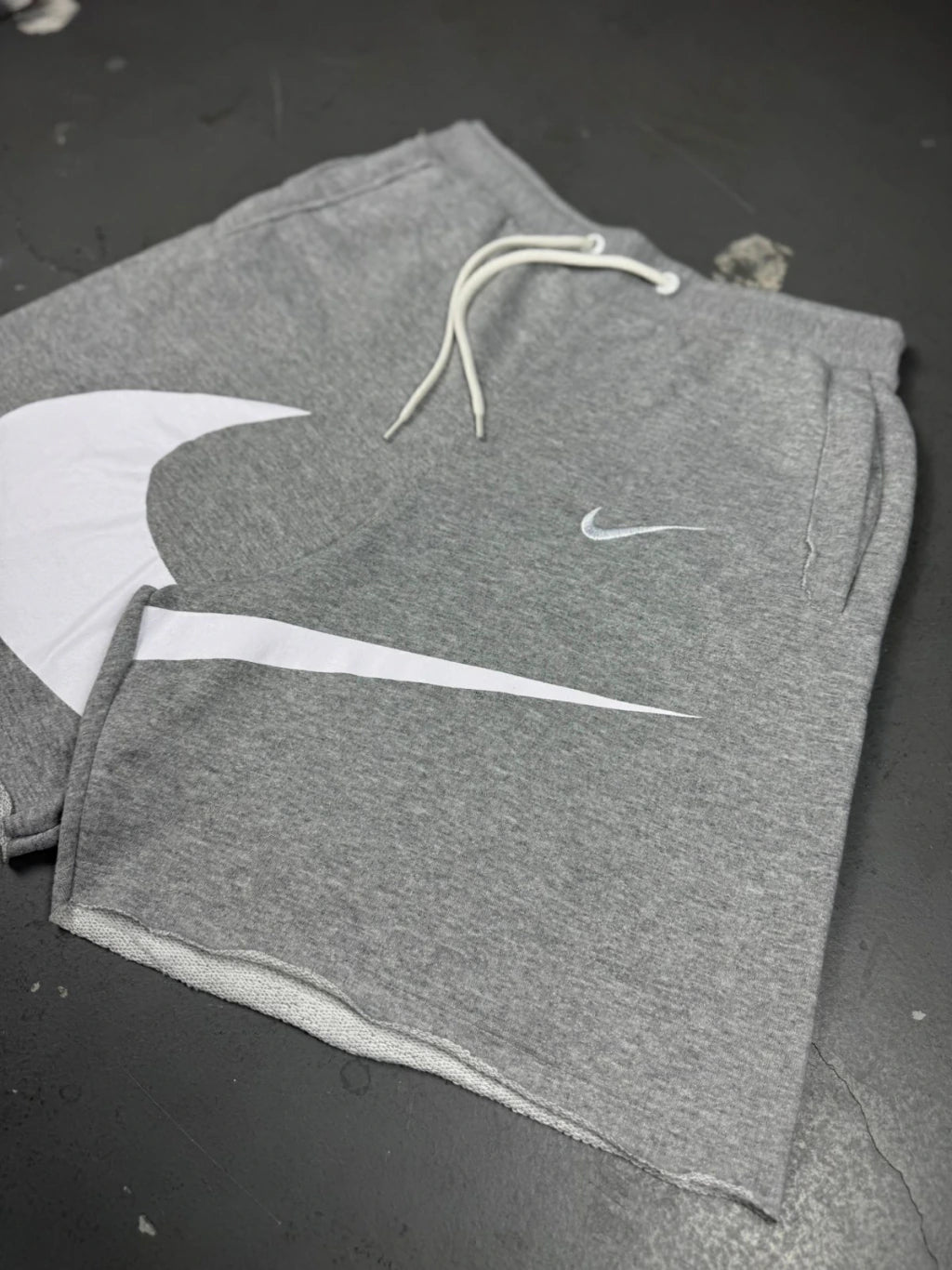 BERMUDA MOLETOM NIKE BIG LOGO