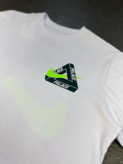 CAMISETA PALACE X NK “TRI SWOOSH”