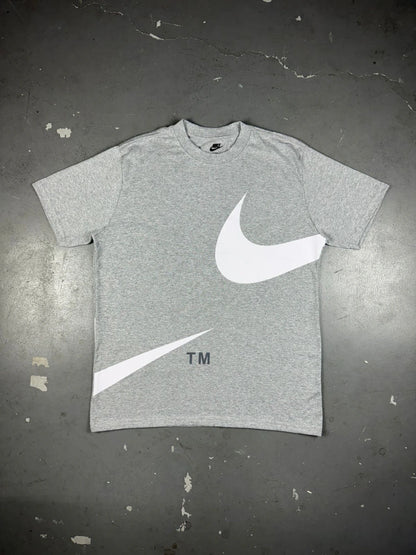 CAMISETA NK BIG SWOOSHᵀᴹ