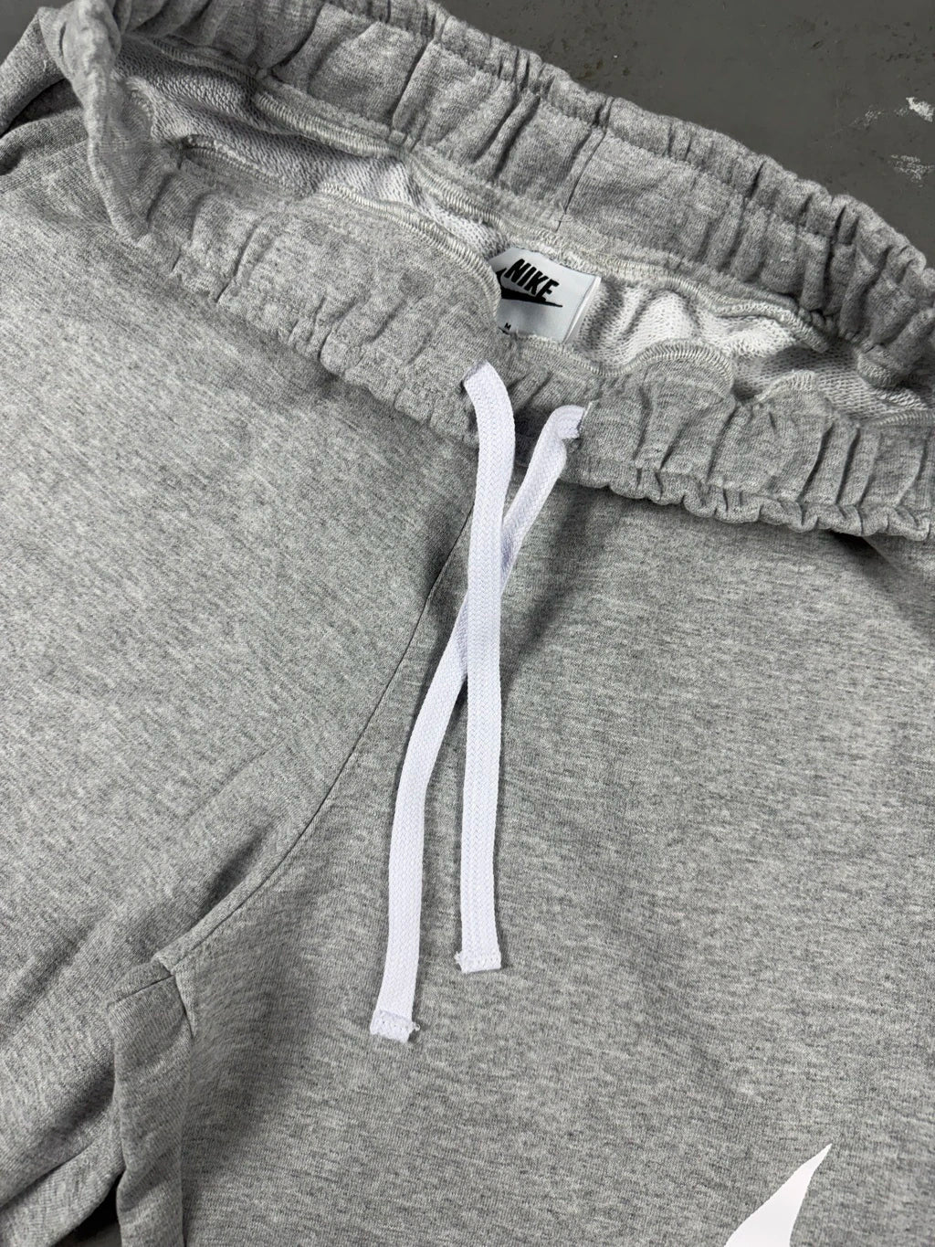 BERMUDA MOLETOM NIKE BIG SWOOSH