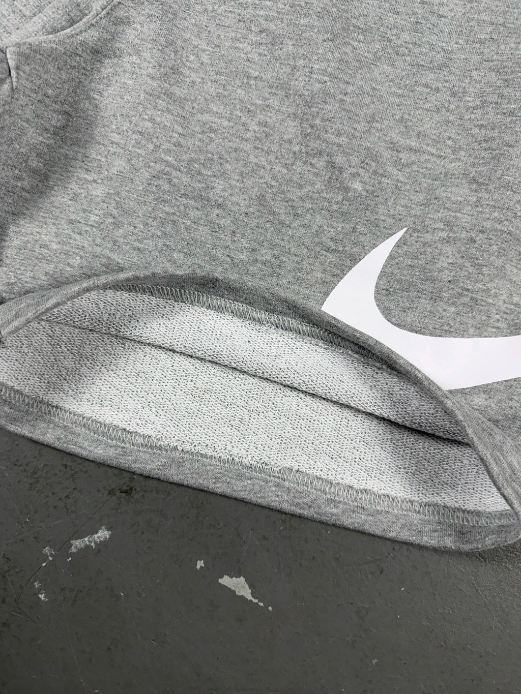 BERMUDA MOLETOM NIKE BIG SWOOSH
