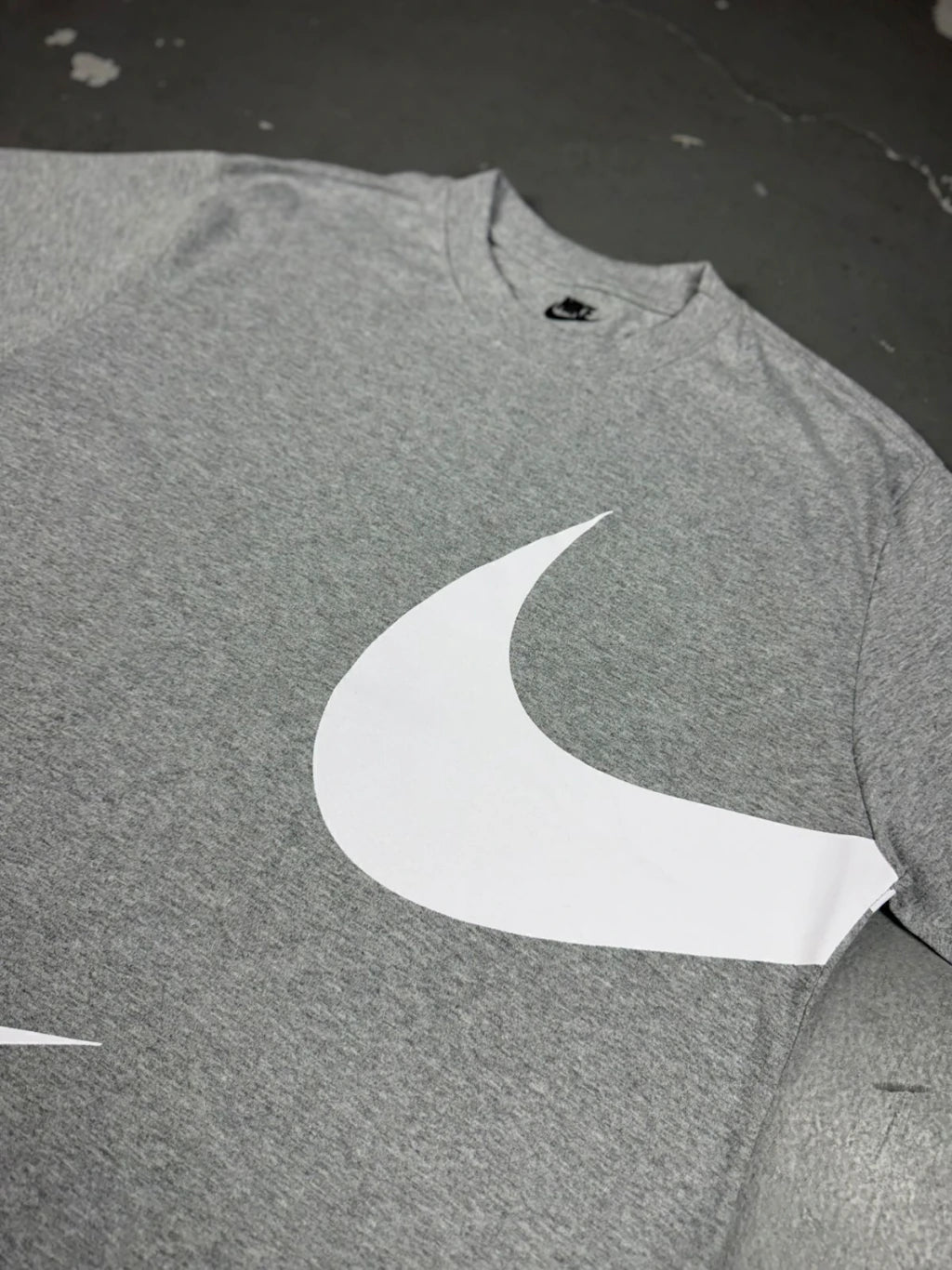 CAMISETA NK BIG SWOOSHᵀᴹ