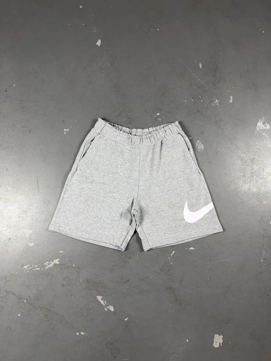 BERMUDA MOLETOM NIKE BIG SWOOSH