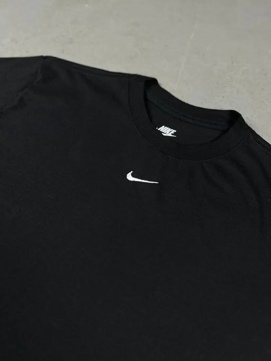 CAMISETA NIKE ESSENTIALS
