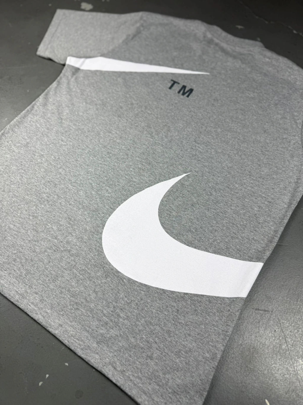 CAMISETA NK BIG SWOOSHᵀᴹ