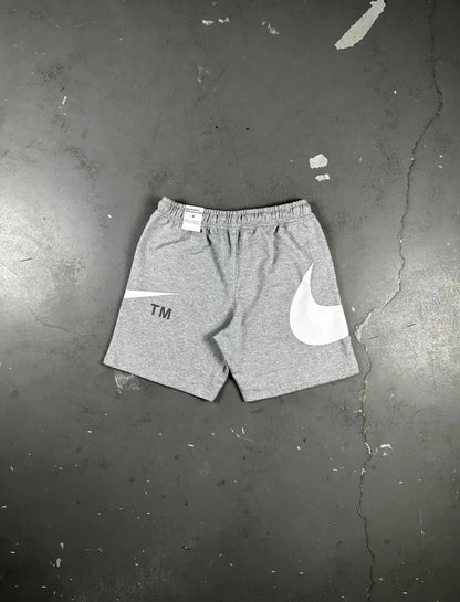 BERMUDA MOLETOM NIKE BIG SWOOSHᵀᴹ