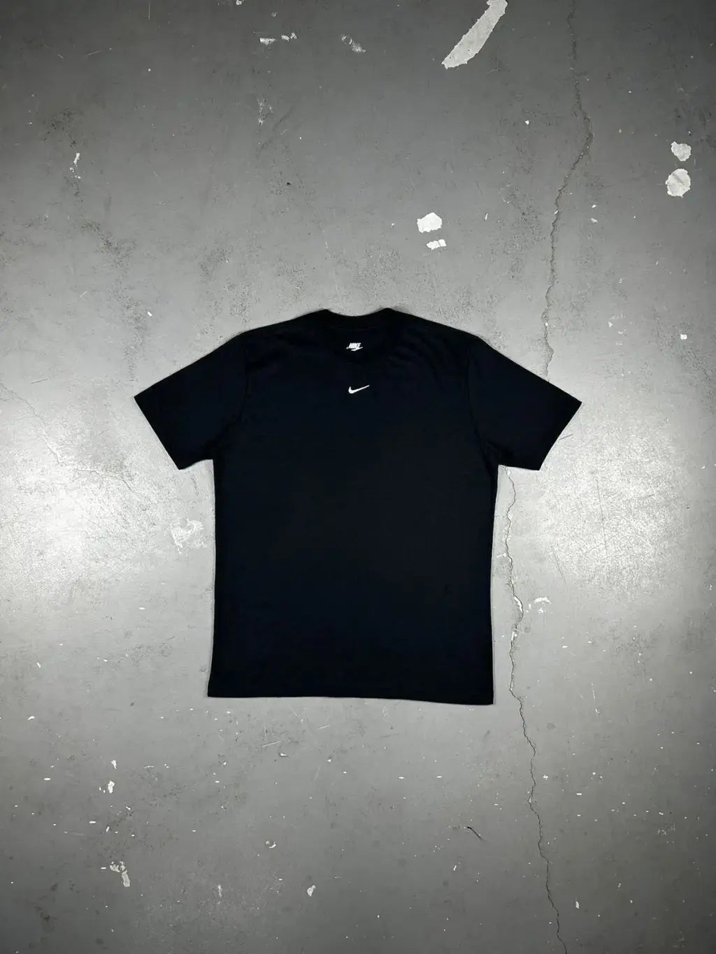 CAMISETA NIKE ESSENTIALS