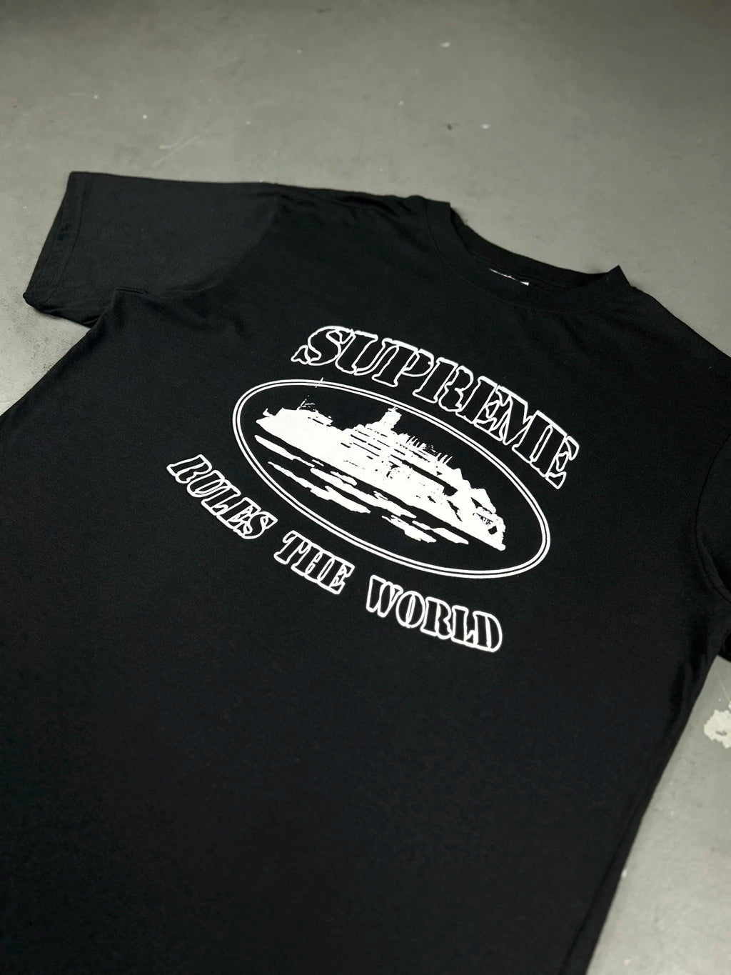 CAMISETA SUPREME RULES THE WORLD