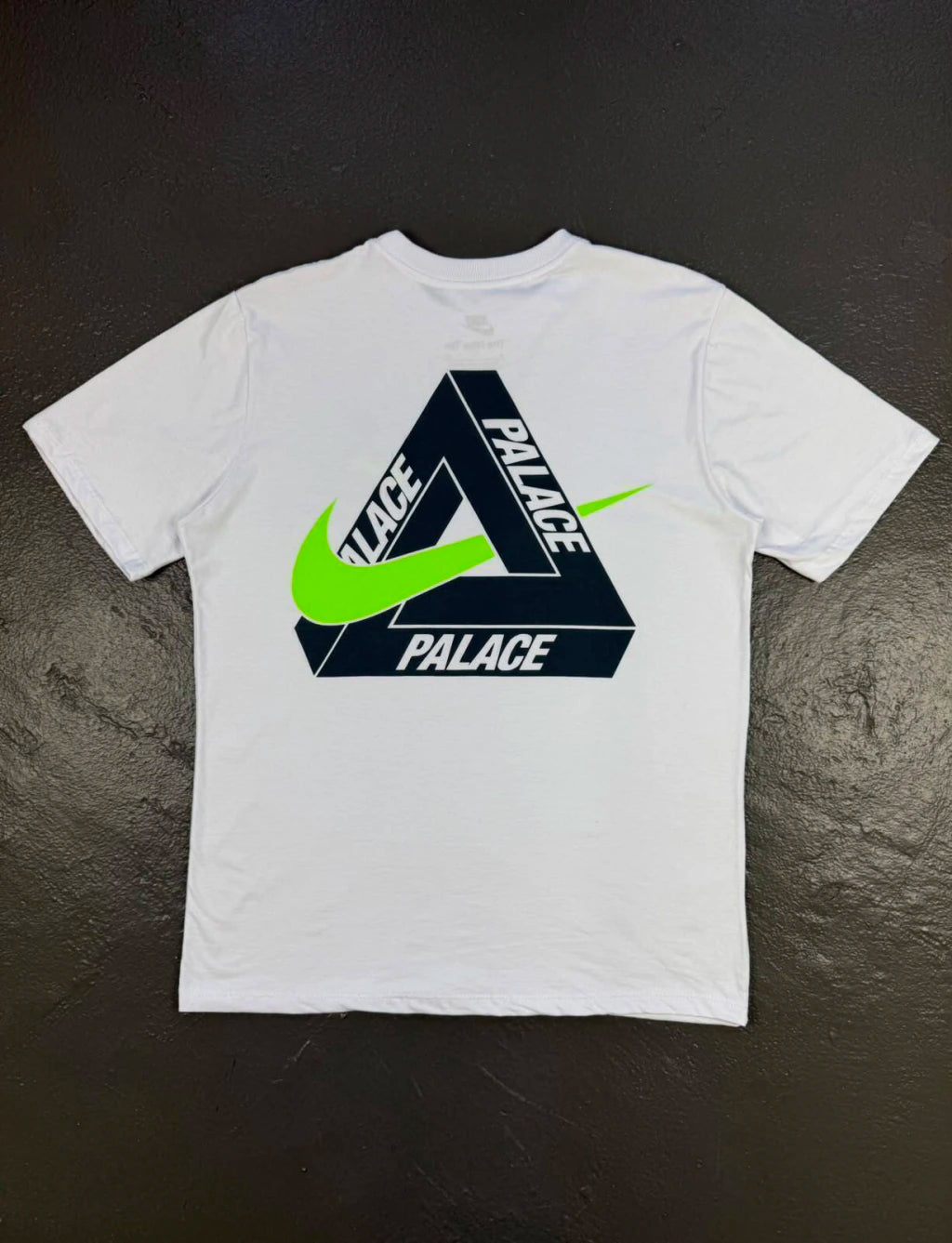 CAMISETA PALACE X NK “TRI SWOOSH”