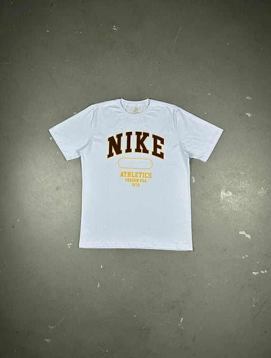 CAMISETA NIKE ATHLETICS LETTER
