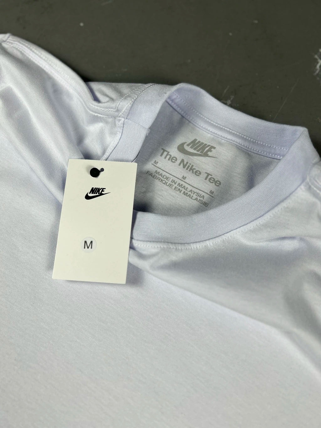 CAMISETA NIKE ESSENTIALS