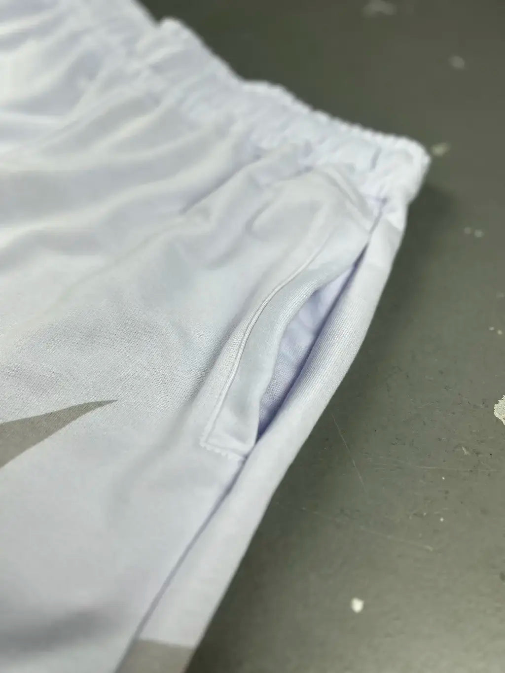 BERMUDA MOLETOM NIKE BIG SWOOSHᵀᴹ