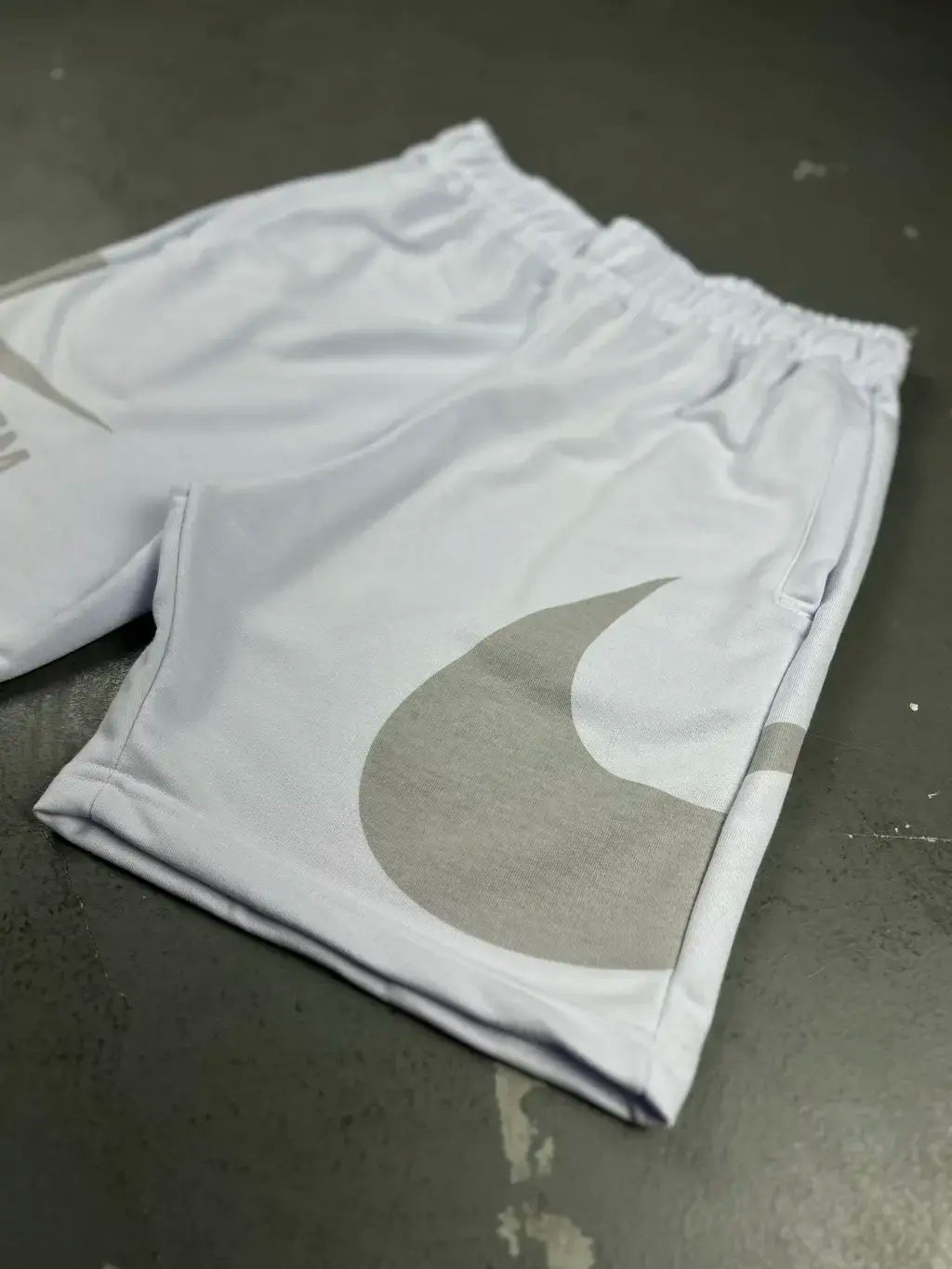 BERMUDA MOLETOM NIKE BIG SWOOSHᵀᴹ