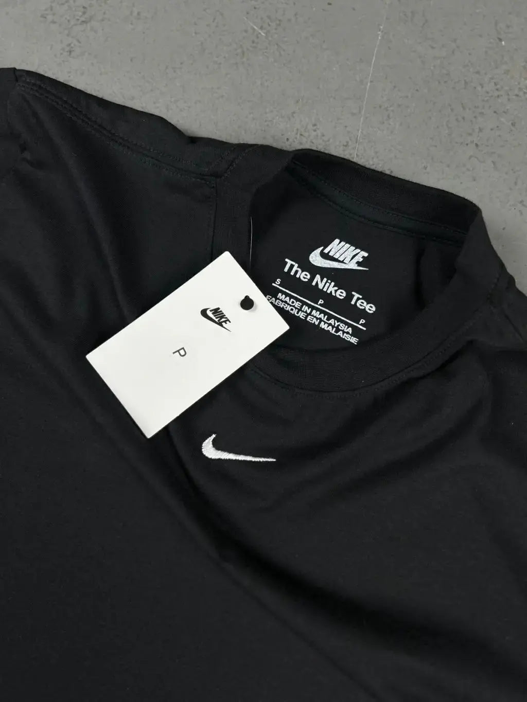 CAMISETA NIKE ESSENTIALS