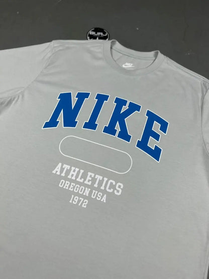 CAMISETA NIKE ATHLETICS LETTER