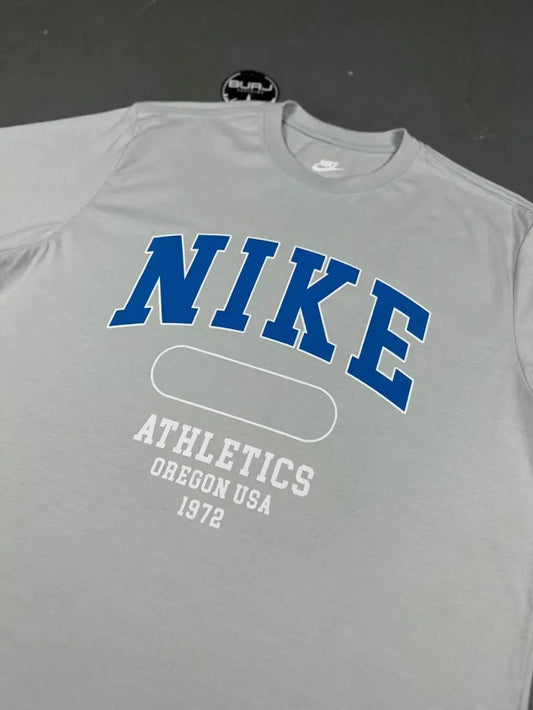 CAMISETA NIKE ATHLETICS LETTER