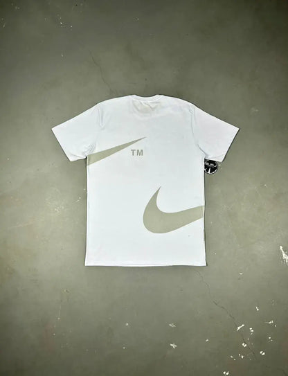 CAMISETA NK BIG SWOOSHᵀᴹ