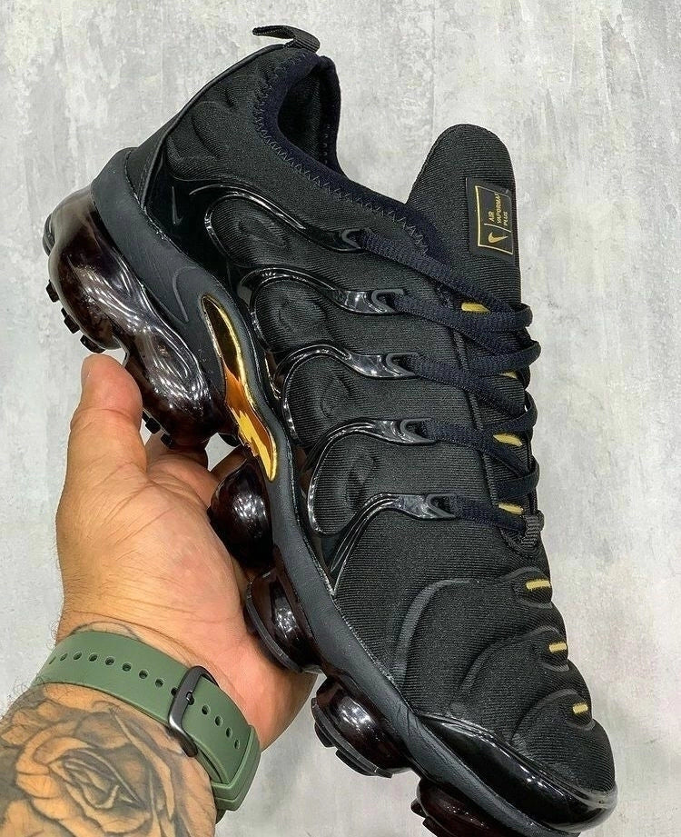 VaporMax Plus Black Metallic Gold'