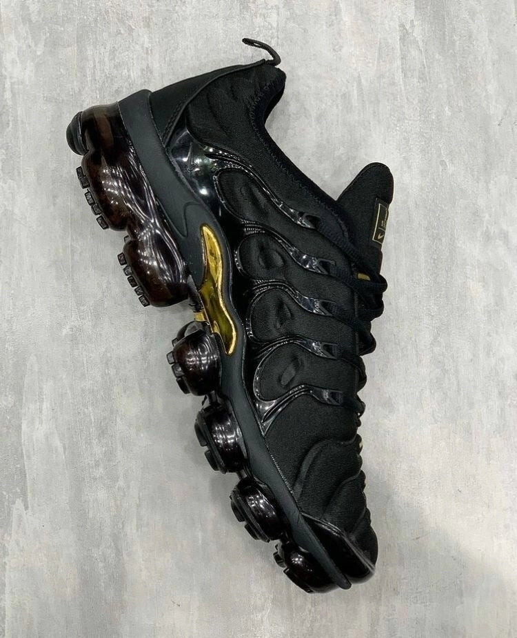 VaporMax Plus Black Metallic Gold'