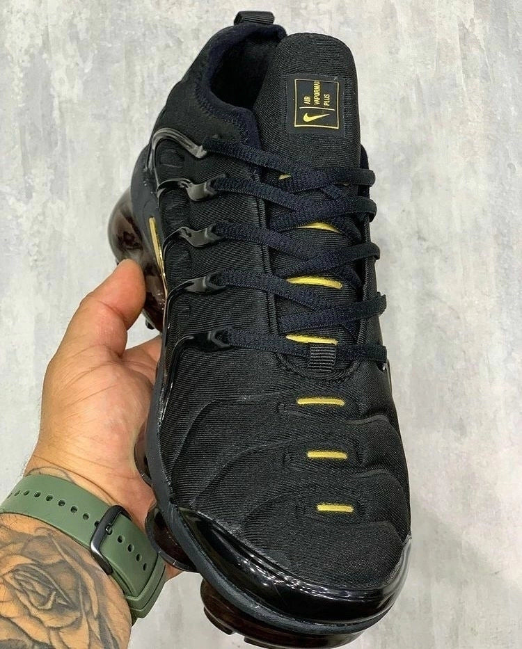 VaporMax Plus Black Metallic Gold'