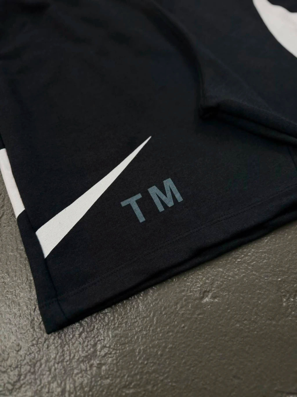 BERMUDA MOLETOM NIKE BIG SWOOSHᵀᴹ