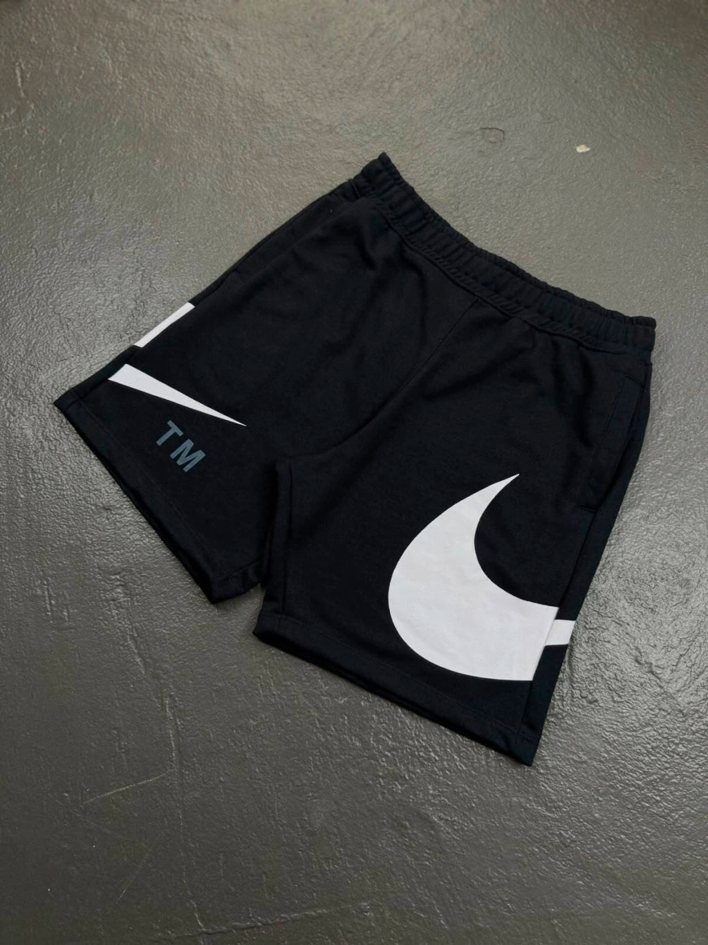 BERMUDA MOLETOM NIKE BIG SWOOSHᵀᴹ
